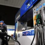 El Gobierno volvió a prorrgar la suba del impuesto a los combustibles