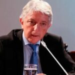 Un político británico aseguró que el vice canciller de Macri firmó borracho acuerdos vinculados a Malvinas
