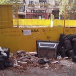 Indignación y bronca de vecinos de la Ciudad por una obra que abandonó Larreta y se llenó de basura y ratas