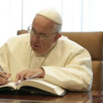 10 definiciones del Papa Francisco: "De las crisis, se sale arriesgando"
