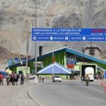 El gobierno dispuso reabrir los pasos fronterizos con Chile