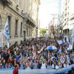 Docentes porteños paran y marchan contra la reforma del estatuto alentado por Larreta