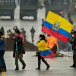 Ecuador: tras las protestas Lasso ordenó bajar el precio del combustible