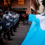 La Ciudad apeló el fallo que ordena el cese del hostigamiento policial en la casa de Cristina