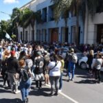 San Nicolás: abrazo simbólico en defensa del hospital San Felipe 