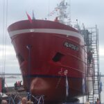 La industria naval de festejo: botaron dos buques pesqueros en la provincia de Buenos Aires