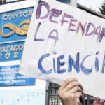 Los trabajadores del Conicet marchan contra las amenazas privatizadoras de Milei