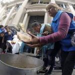 Movimientos sociales realizaron un “ollazo” en las puertas del Ministerio de Capital Humano