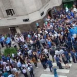 Los empleados del Banco Nación se movilizan a Casa Rosada en repudio al DNU de Milei