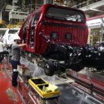 La economía de Milei: Toyota avisa que el lunes paralizará por completo su planta