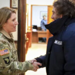 Milei viajó apresurado a Tierra del Fuego a reunirse con Laura Richardson,  jefa del Comando Sur de EEUU