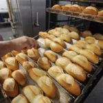 El kilo de pan ya supera los $2 mil tras la eliminación del Fideicomiso del Trigo