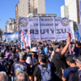 Multitudinaria marcha del 30 de abril: trabajadores marcharon contra el ajuste y el protocolo represivo