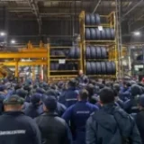 Crisis industrial: Pirelli paralizó su planta en Merlo y eliminó las horas extra por la caída de las ventas