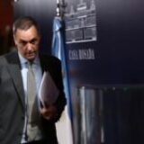 ¿Le soltó la mano a su amigo?:  Milei dijo que “si a Manuel Adorni lo consideran culpable, lo eyecto de una patada”