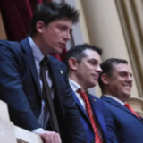 Escándalo total: Revelan un video de Santiago Caputo y el “Gordo Dan” ingresando misteriosos bolsos con dólares a la Casa Rosada
