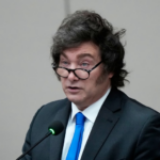 Escándalo total en la Rosada: el guionista que le escribe las notas a Milei lo trataba de “chorro o boludo” en las redes