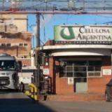 Industria en crisis: la papelera más grande del país abonó solo la mitad de los salarios